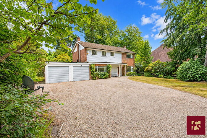 4 Bedroom Detached House For Sale In Lower Wokingham Road, Crowthorne, RG45