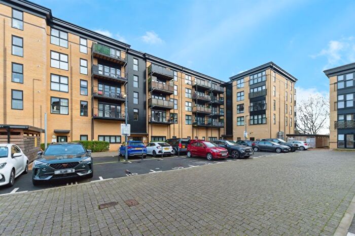 1 Bedroom Flat For Sale In Giles Crescent, Stevenage, SG1