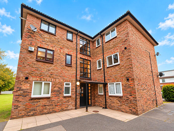 1 Bedroom Flat To Rent In Littlebury Green, Basildon, SS13