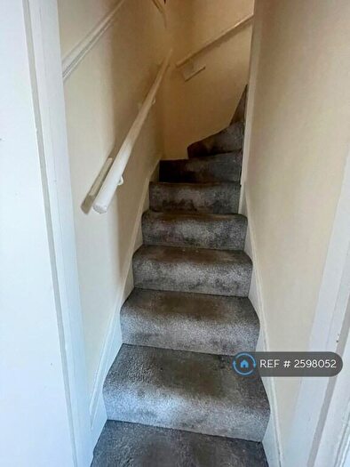 2 Bedroom End Of Terrace House To Rent In Harold Terrace, Leeds, LS6