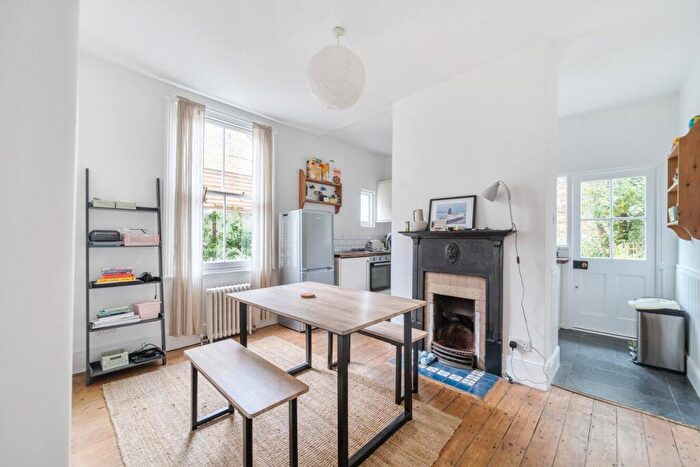 1 Bedroom Flat For Sale In Oakmead Road, London, SW12