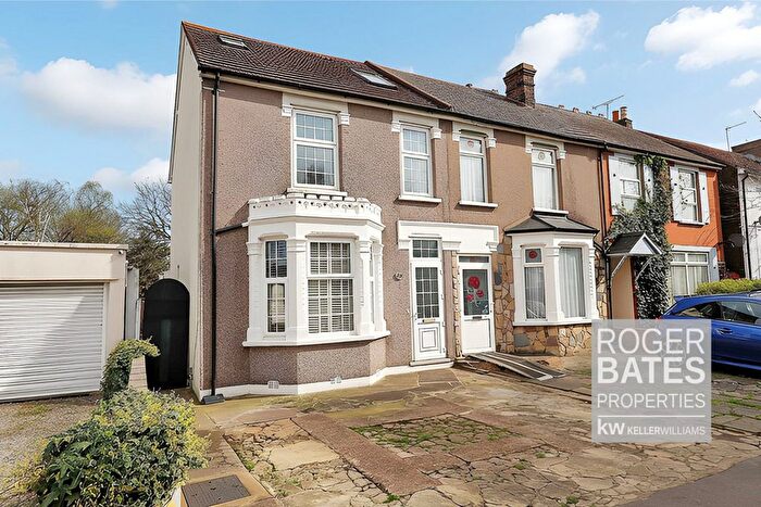 4 Bedroom Semi Detached House For Sale In Mawney Road, Romford, RM7