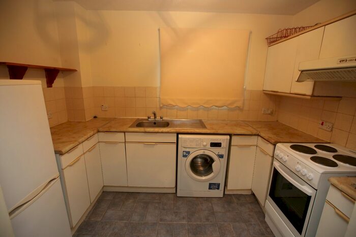 1 Bedroom Flat To Rent In Raglan Close, Hounslow, TW4