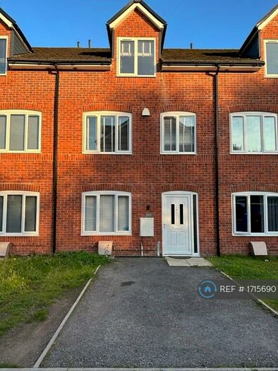 4 Bedroom Terraced House To Rent In Hillside Close, Hyde, SK14