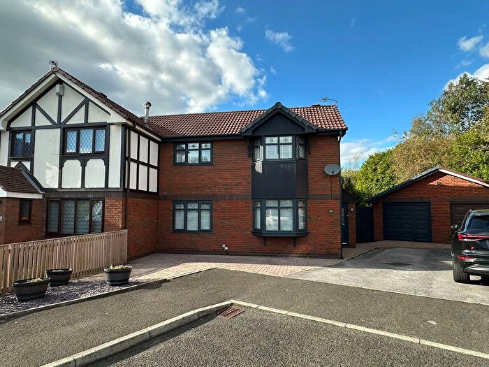 4 Bedroom Semi-Detached House For Sale In Bancroft Fold, Hyde, SK14