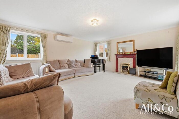 4 Bedroom Detached House For Sale In Moss Bank, Grays, RM17