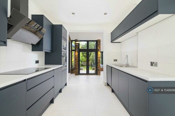 4 Bedroom Semi-Detached House To Rent In Montalt Road, Woodford Green, IG8