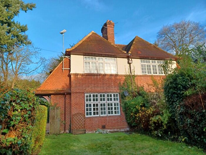 3 Bedroom Semi-Detached House To Rent In Cliveden Road, SL6