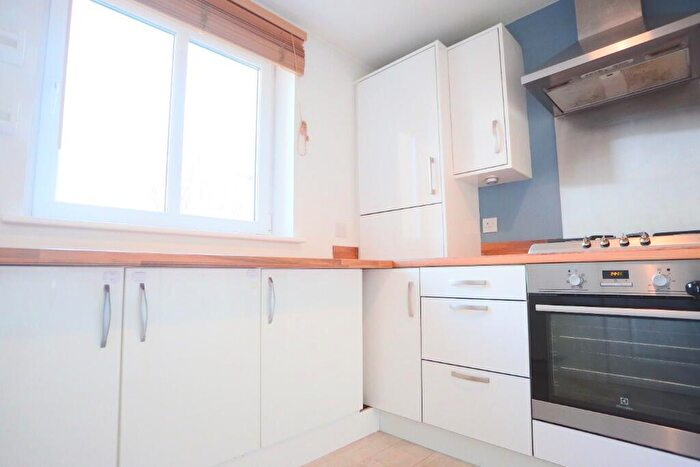 2 Bedroom Flat To Rent In Flaxmill Place, Bonnington, Edinburgh, EH6