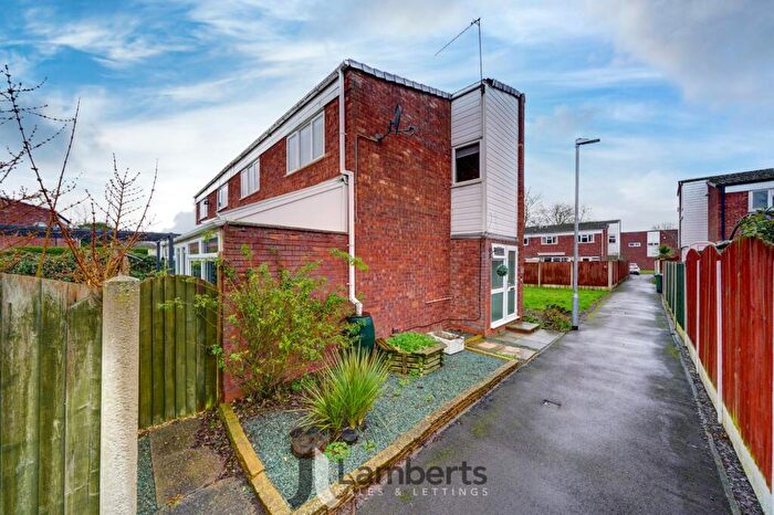 3 Bedroom Semi Detached House For Sale In Pembridge Close, Winyates West, B98