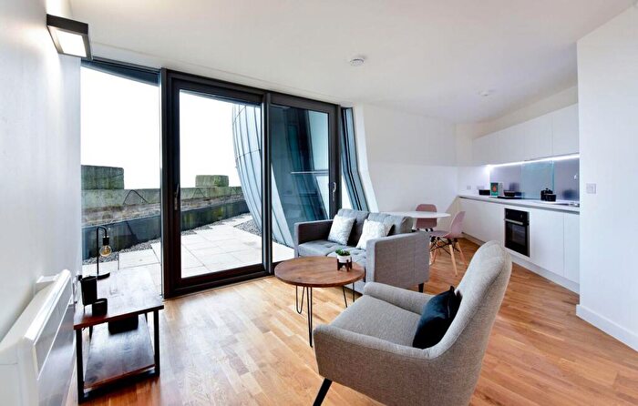 1 Bedroom Flat To Rent In Lilycroft Road, Bradford, BD9