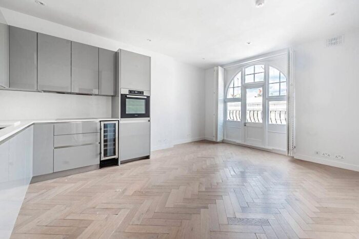 2 Bedroom Flat To Rent In Fawcett Street, Chelsea, London, SW10