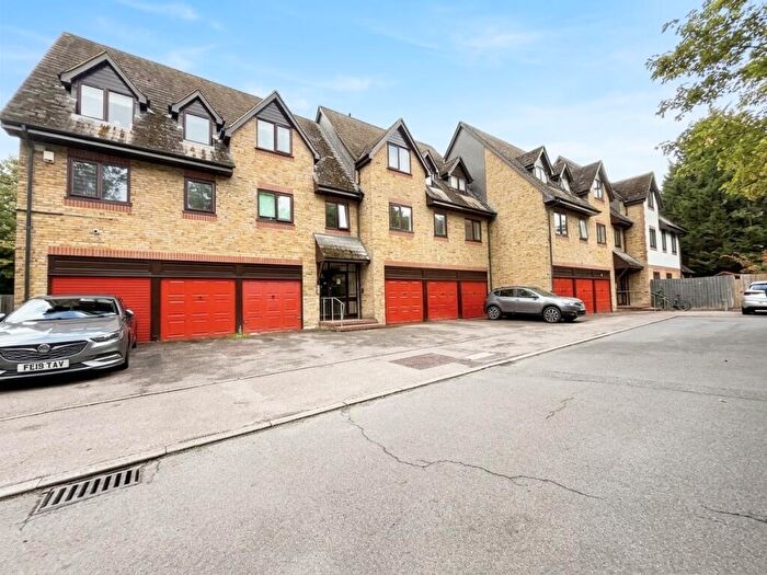 2 Bedroom Apartment To Rent In Commonside Close, Sutton, SM2