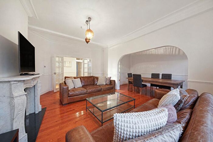 4 Bedroom Apartment To Rent In Old Marylebone Road, Marylebone, London, NW1