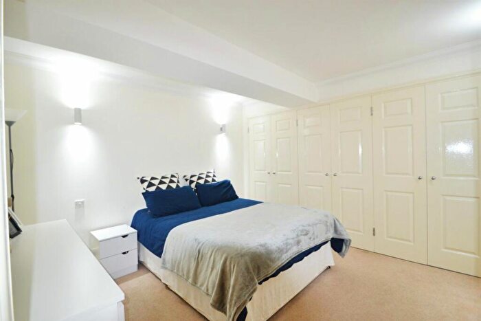 1 Bedroom Flat To Rent In Stunning One Bed With Gorgeous Canal Views, NW1