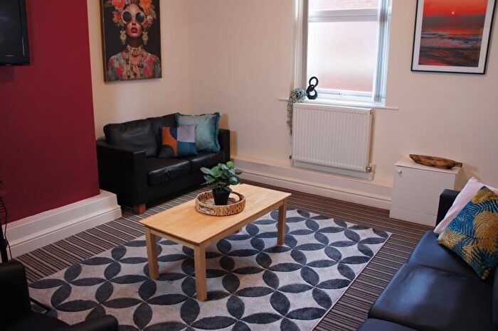 3 Bedroom Flat To Rent In Foxhall Road, Nottingham, NG7