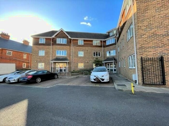 1 Bedroom Flat To Rent In Osborne Street, Slough, SL1