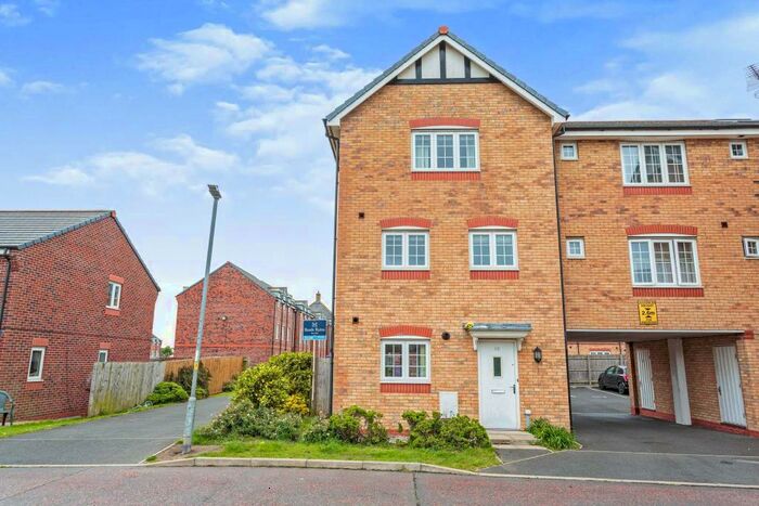 4 Bedroom Semi-Detached House To Rent In Sycamore Drive, Wesham, Preston, PR4