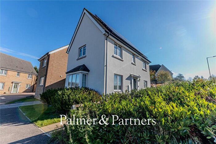 3 Bedroom Link Detached House For Sale In Song Thrush Close, Stowmarket, Suffolk, IP14