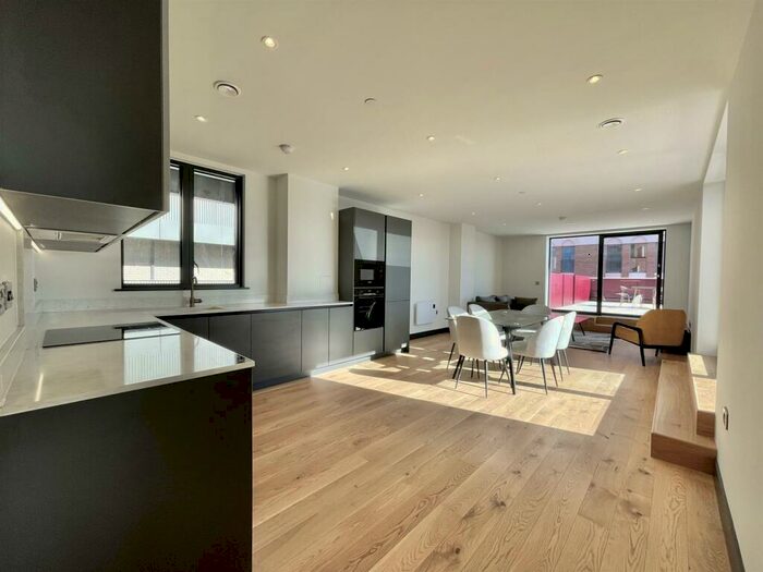 2 Bedroom Apartment To Rent In New Cross Central, Manchester, M4