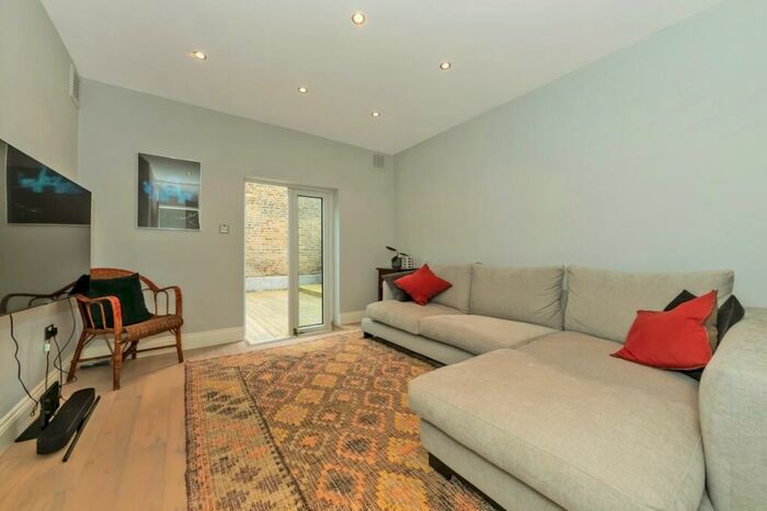 2 Bedroom Apartment To Rent In Purves Road, NW10