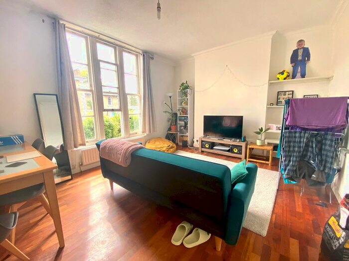 3 Bedroom Flat To Rent In Mortimer Road, Islington, N1