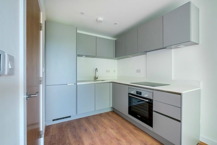 1 Bedroom Flat To Rent In Well Farm Road, Whyteleafe, CR3