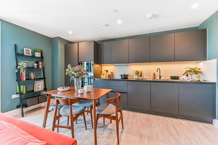 2 Bedroom Flat For Sale In London Square Croydon, Croydon, CR0
