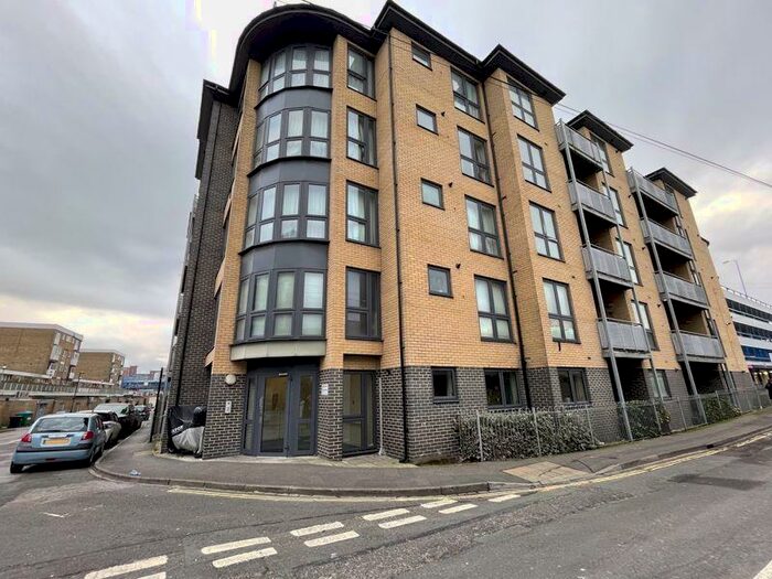 1 Bedroom Apartment To Rent In Canal Walk, Southampton, SO14