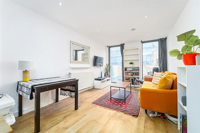 2 Bedroom Flat To Rent In Baltic Avenue, Brentford, TW8