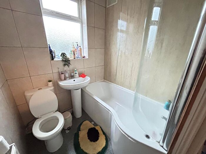 4 Bedroom House To Rent In Bennett Road, Leeds, LS6