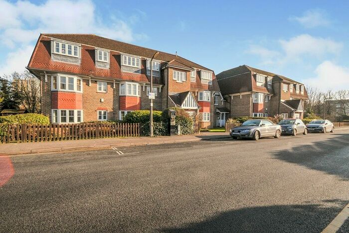 2 Bedroom Flat To Rent In Worcester Road, Sutton, Surrey, SM2