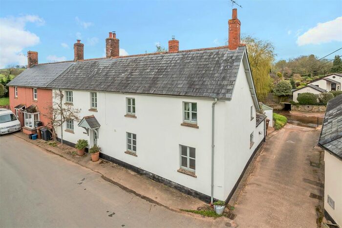 5 Bedroom Semi-Detached House For Sale In Kentisbeare, Cullompton, EX15