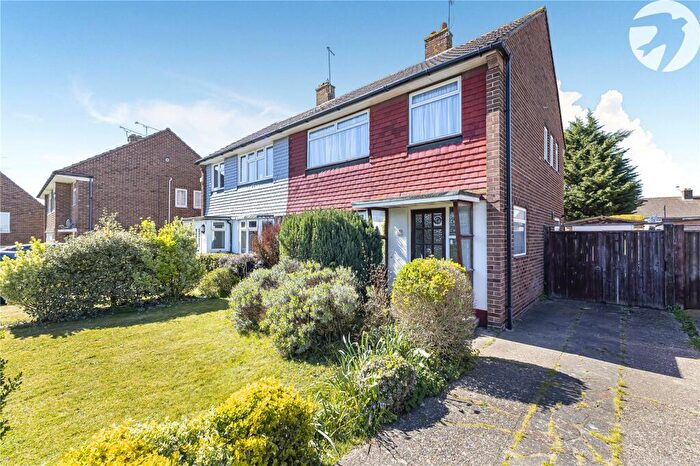 3 Bedroom Semi-Detached House For Sale In St Georges Road, Swanley, Kent, BR8