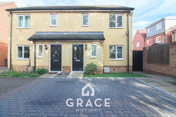3 Bedroom Semi-detached House For Sale In Malkin Close, Ipswich, IP1
