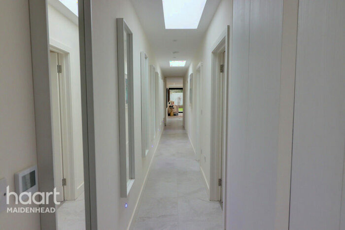 3 Bedroom Detached Bungalow For Sale In Lower Boyndon Road, Maidenhead, SL6