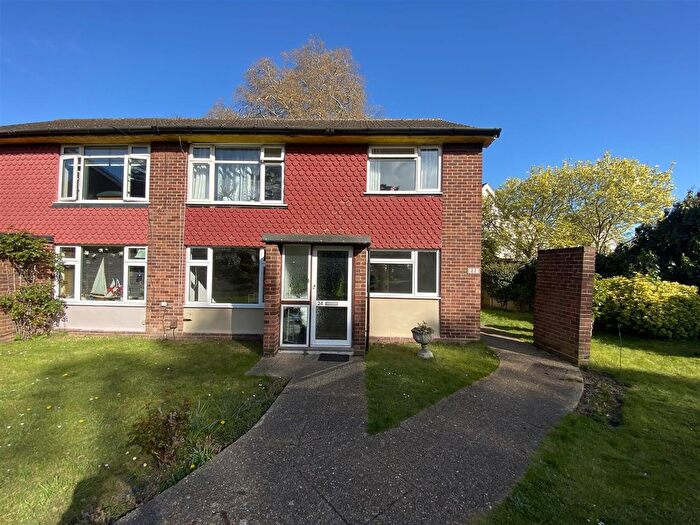 2 Bedroom Maisonette For Sale In Ravenswood Gardens, Isleworth, TW7