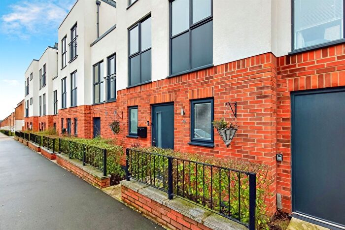 3 Bedroom Terraced House For Sale In The Avenue, Corby, NN17