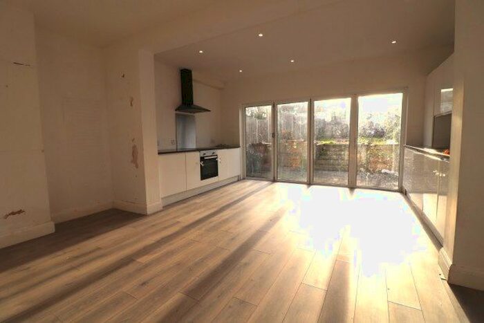 4 Bedroom Property To Rent In Carlton Road, Romford, RM2