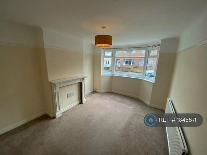 3 Bedroom Semi-Detached House To Rent In Hadfield Avenue, Wirral, CH47