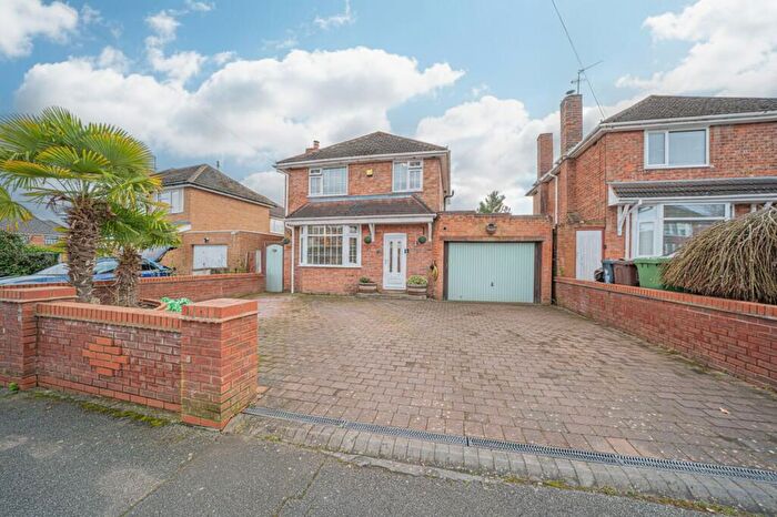 3 Bedroom Detached House For Sale In Mayswood Road, Solihull, B92