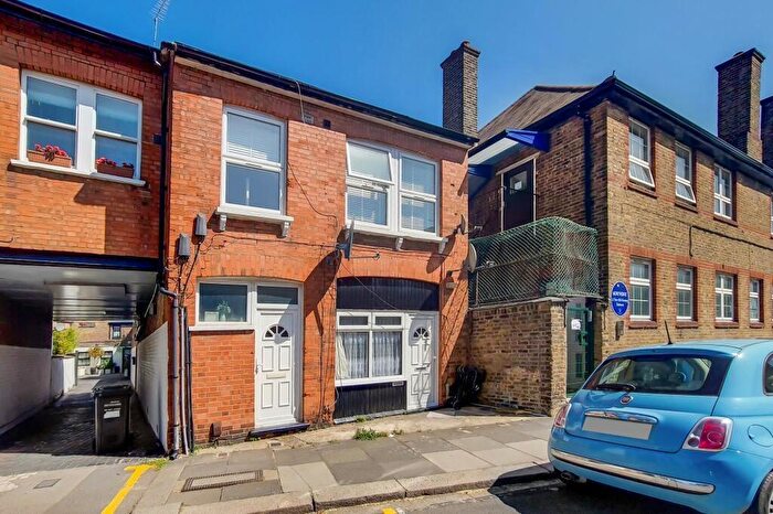 1 Bedroom Apartment To Rent In Percy Road, North Finchley, N12