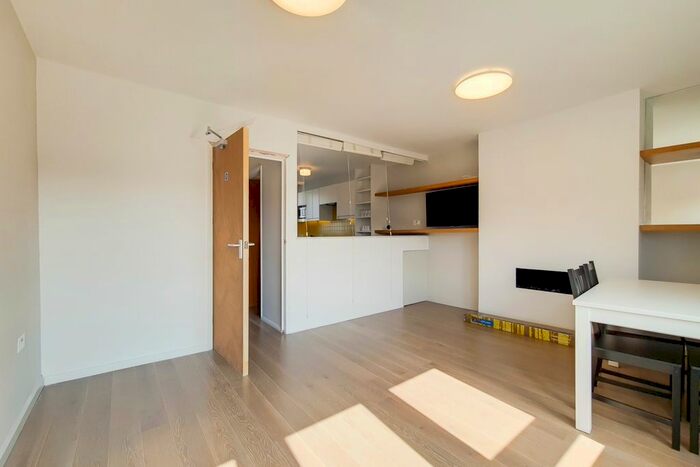 3 Bedroom Maisonette To Rent In Regent House, London, E8