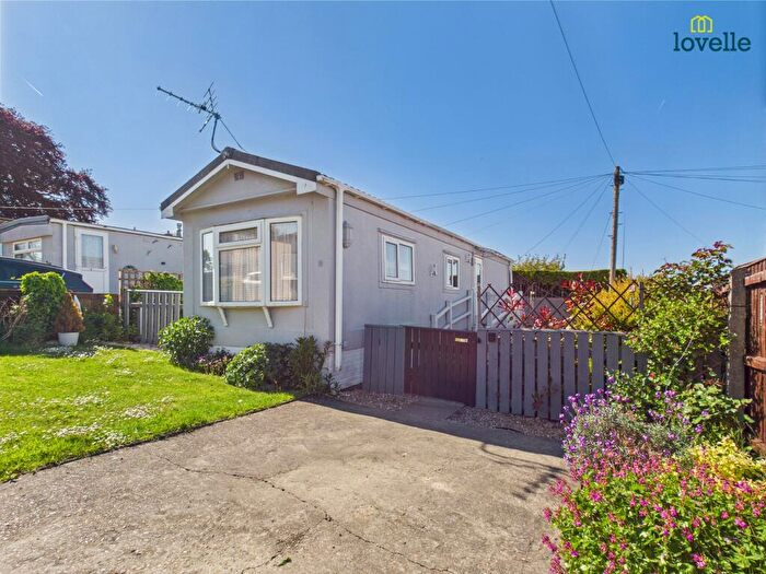 1 Bedroom Mobile Home To Rent In Wold View Park, Binbrook, LN8