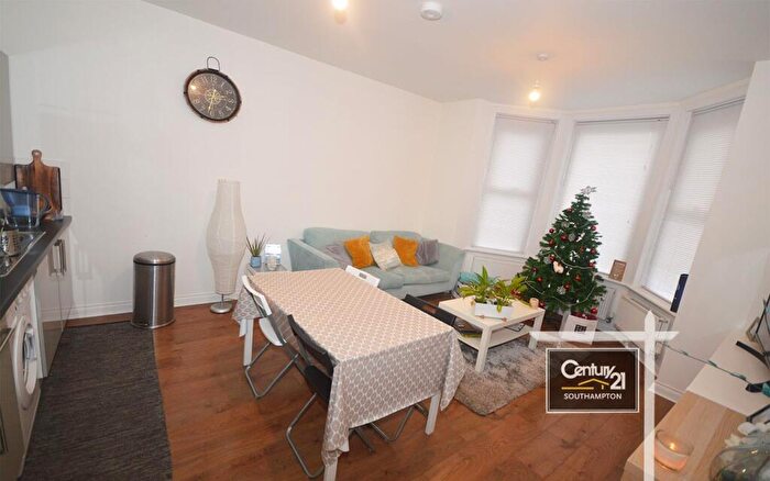 2 Bedroom Flat To Rent In |Ref: |, Portswood Road, Southampton, SO17
