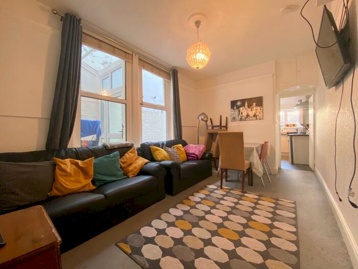 5 Bedroom Terraced House To Rent In Lisvane Street, Cathays, CF24