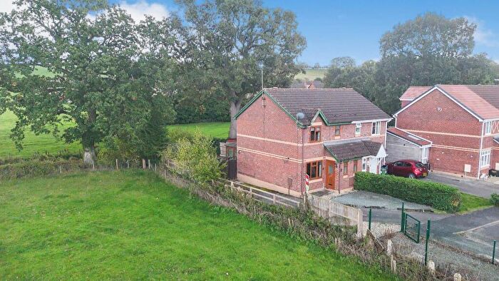 3 Bedroom Semi-Detached House For Sale In Yr Helfa, Chirk, LL14