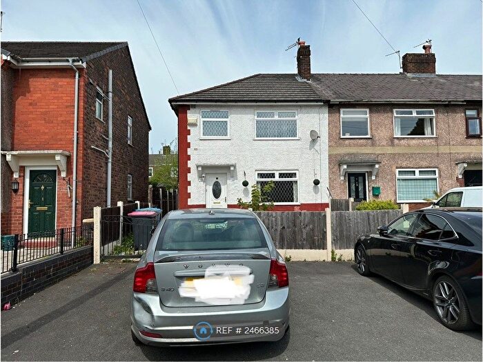 3 Bedroom Semi-Detached House To Rent In The Square, Swinton, Manchester, M27