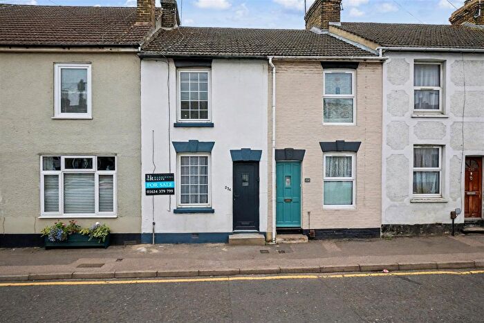 2 Bedroom Terraced House For Sale In Station Road, Rainham, Gillingham, ME8