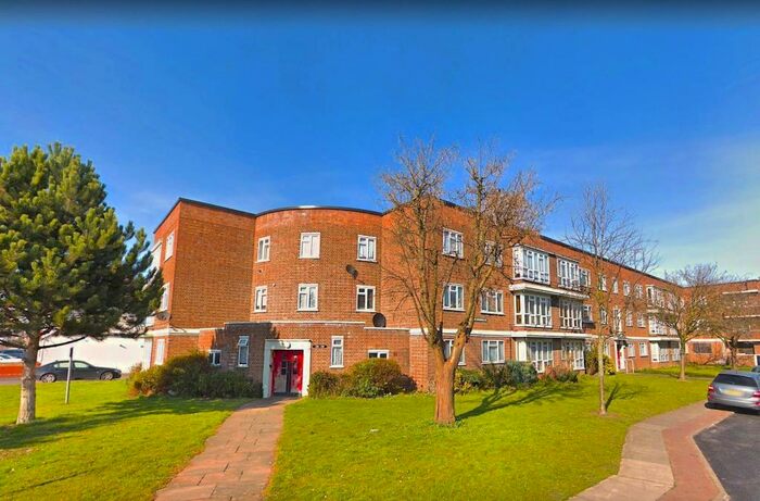 2 Bedroom Flat To Rent In *Short Term* Longbridge Road, Barking, IG11